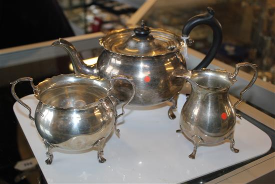 Three-piece silver tea service, James Deakin & Sons, Sheffield 1922